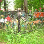 Кованая ритуальная оградка с розами